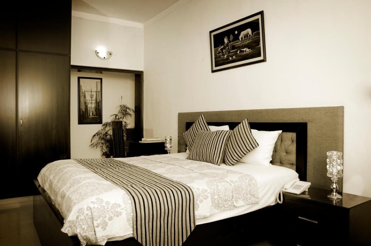 Royal Elegance Hotel Lahore Exterior photo