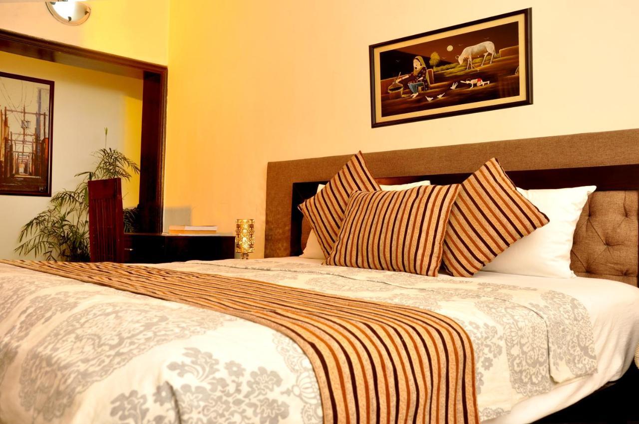 Royal Elegance Hotel Lahore Exterior photo