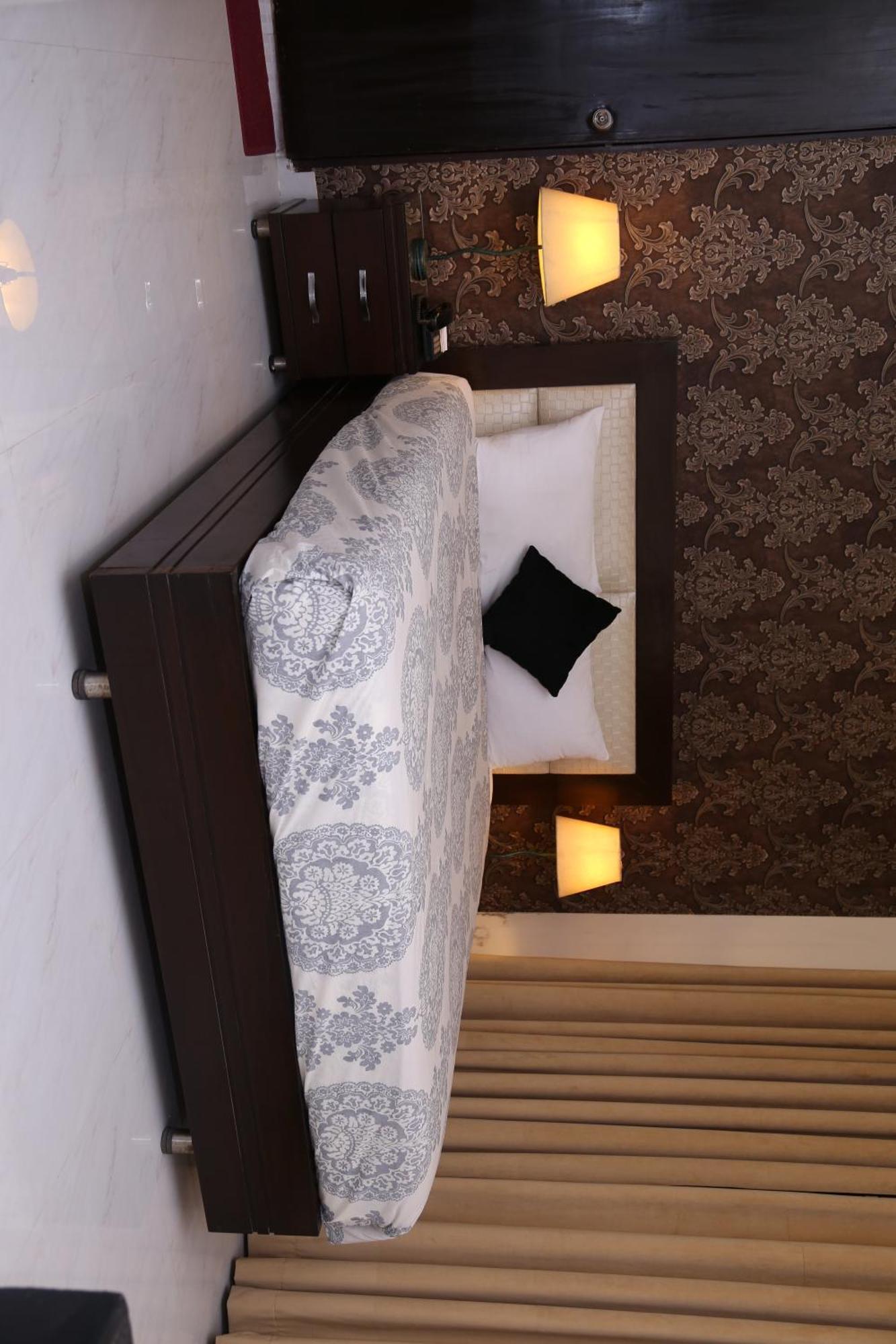 Royal Elegance Hotel Lahore Exterior photo