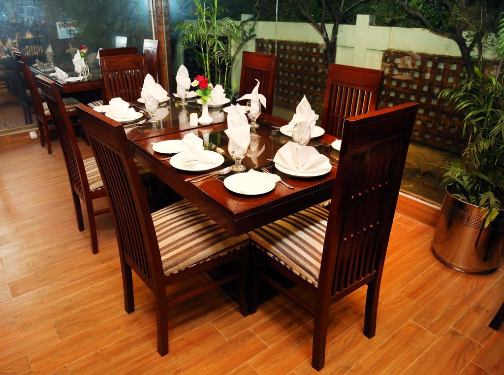 Royal Elegance Hotel Lahore Exterior photo