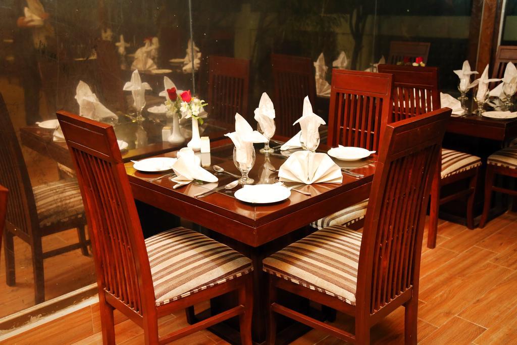 Royal Elegance Hotel Lahore Exterior photo